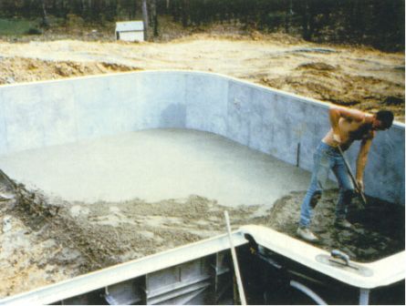 Pool bottom is trowelled